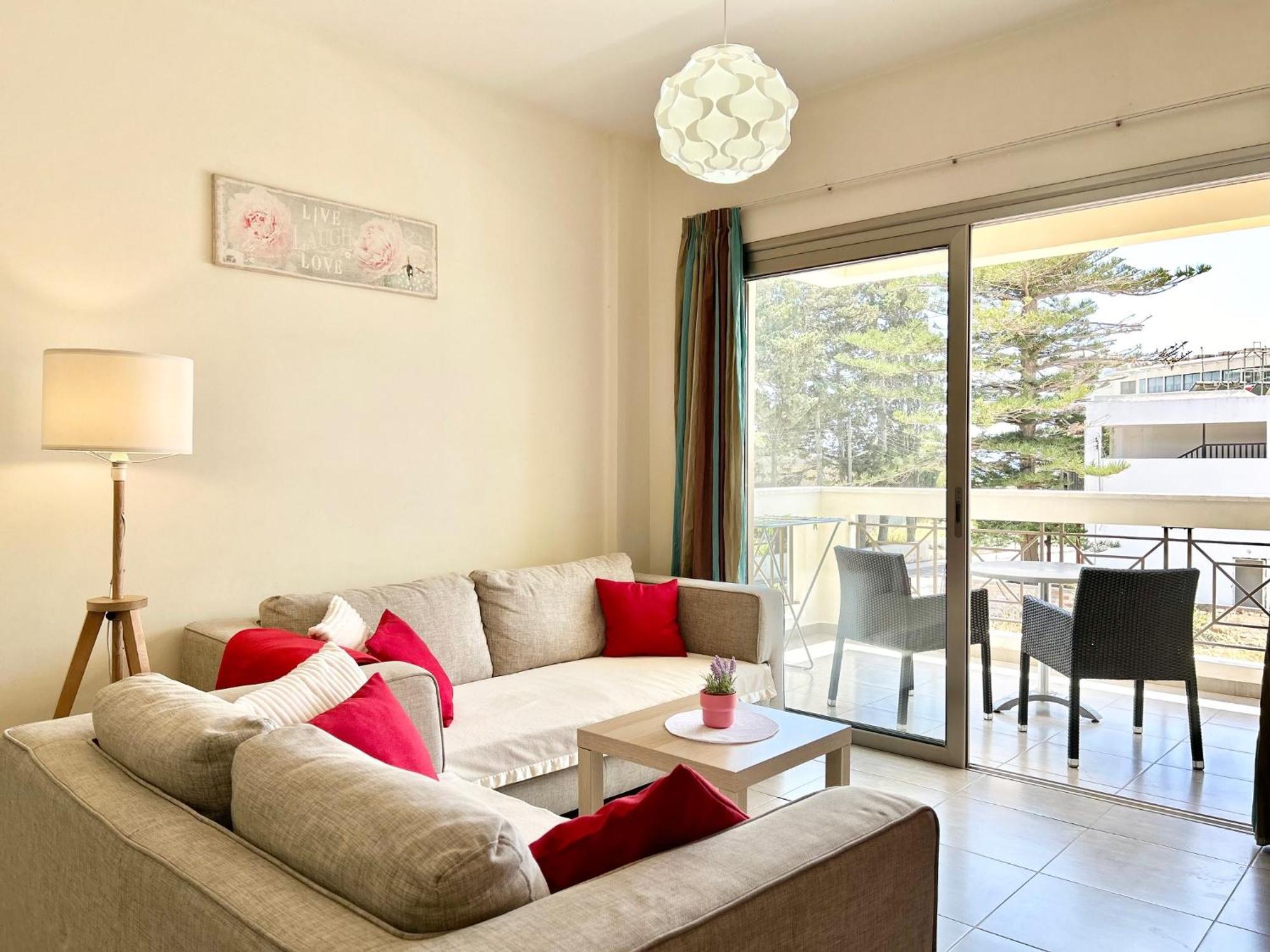 Sun Julz Apartments On The Beach Πάφος Εξωτερικό φωτογραφία