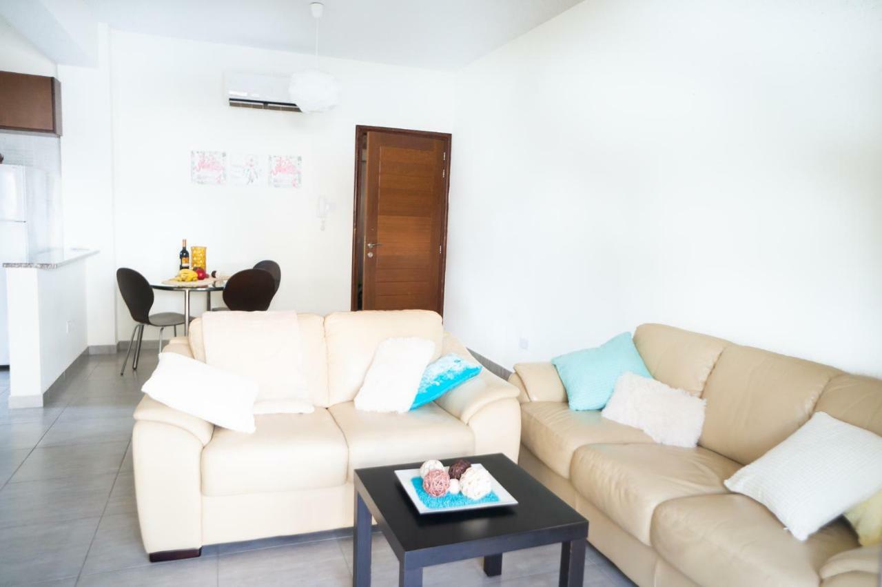 Sun Julz Apartments On The Beach Πάφος Εξωτερικό φωτογραφία